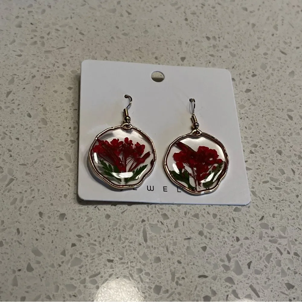 Dried Flowers and‎ Green Leaf Asymmetrical Shape Fashion Earrings